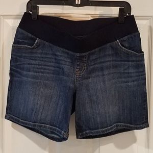 Liz Lange maternity denim shorts, medium